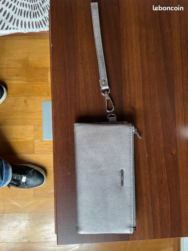 Porte Feuille avec poignet - argenté - très bon état (image 4)