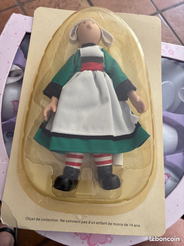 POUPEE BECASSINE CERAMIQUE PORCELAINE HACHETTE 20CM