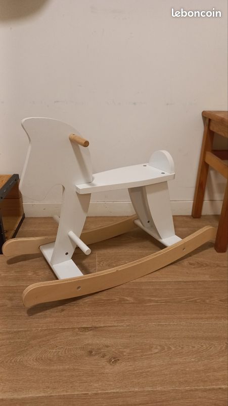 Cheval à bascule (image 1)