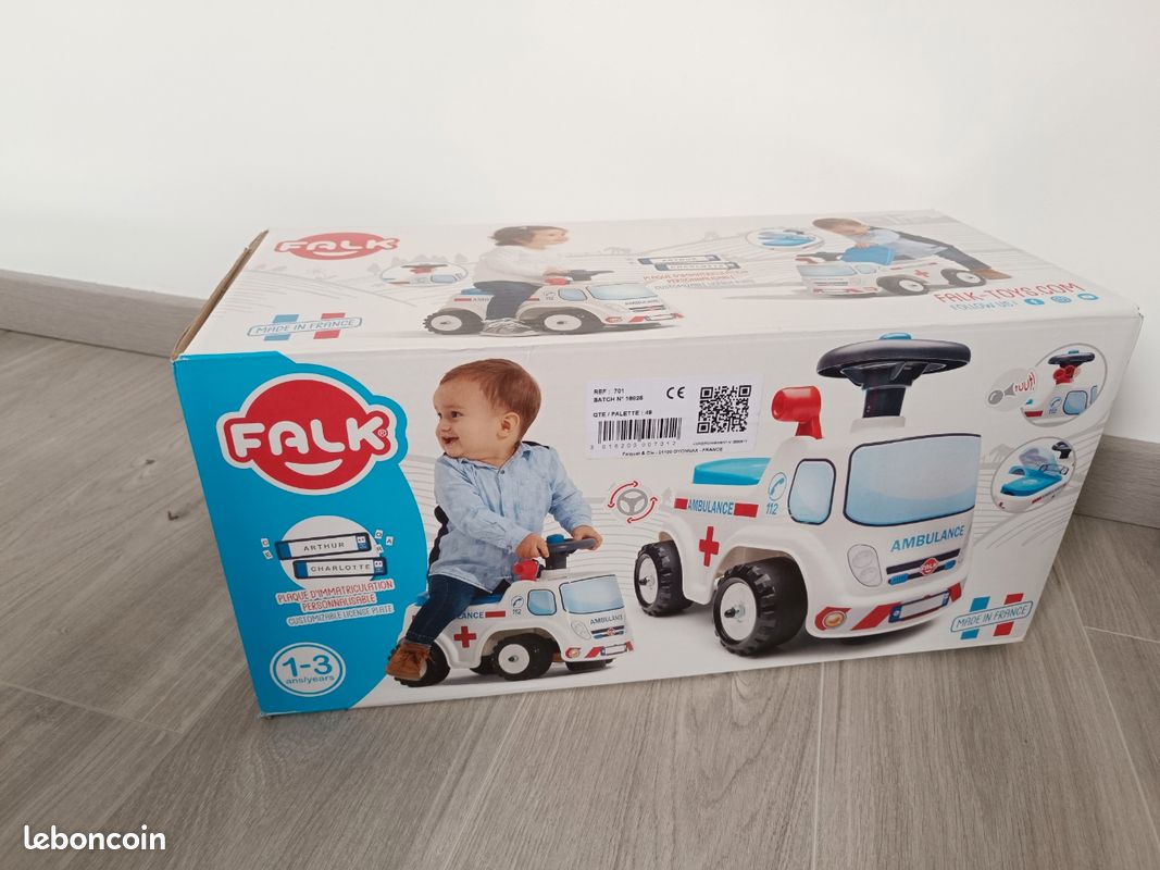 Porteur Camion De Pompier Falk - Fabriqué En France - Volant Klaxon Et Coffre Rangement - Dès 12 Mois