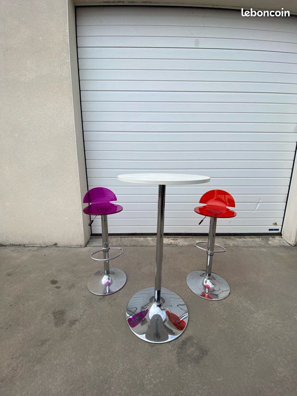 Lot mange debout et 2 tabourets (image 1)