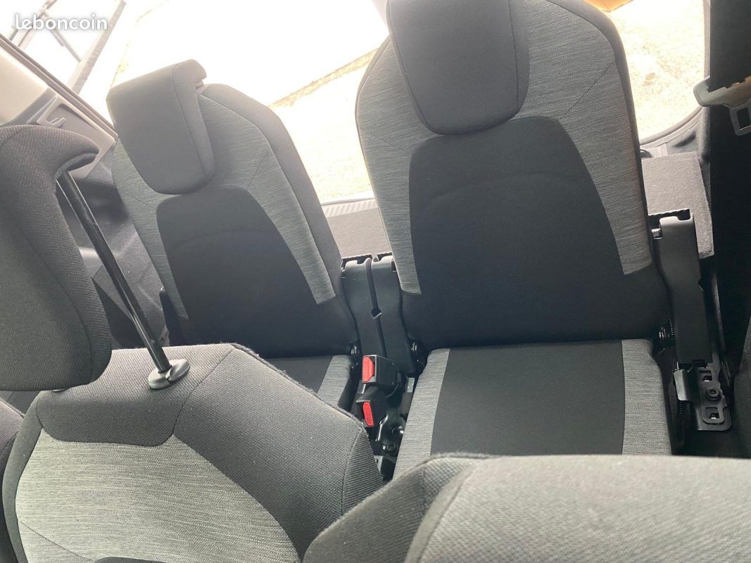 Citroen c4 grand spacetourer 1.2 pure tech 130 feel 2022 (image 9)