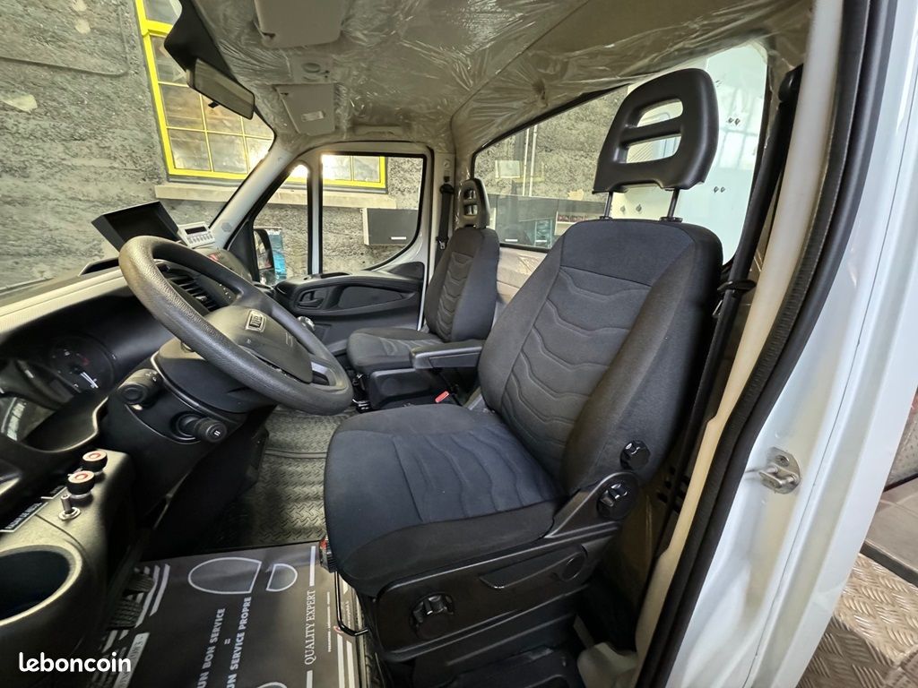 IVECO DAILY 35S14 – NACELLE KLUBB 11 m – 2018 – 1ère main TVA récupérable (image 5)