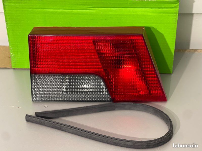 Platine De Feux Arrière Droit Pour PEUGEOT 405 Break - N°187 - Pièce D'occasion