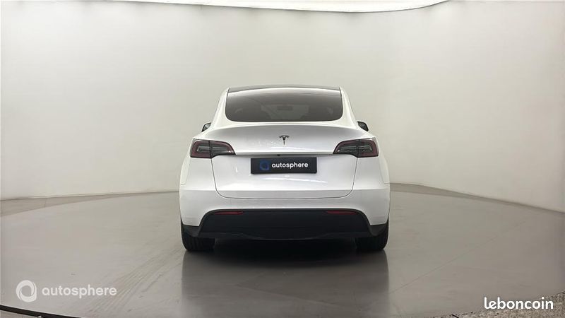 Tesla Model Y Standard RWD (image 6)