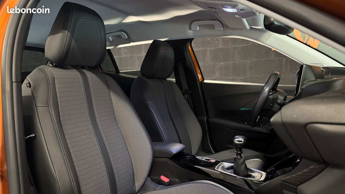 PEUGEOT 2008 GENERATION-I 1.2 PURETECH 130ch ALLURE START-STOP - ATTELAGE - CARPLAY (image 29)