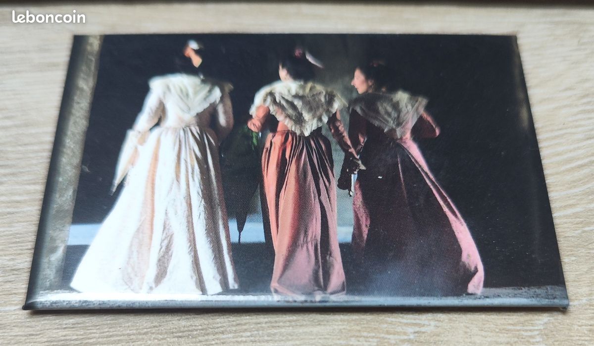 Magnet tableau de 3 femmes de dos (image 1)