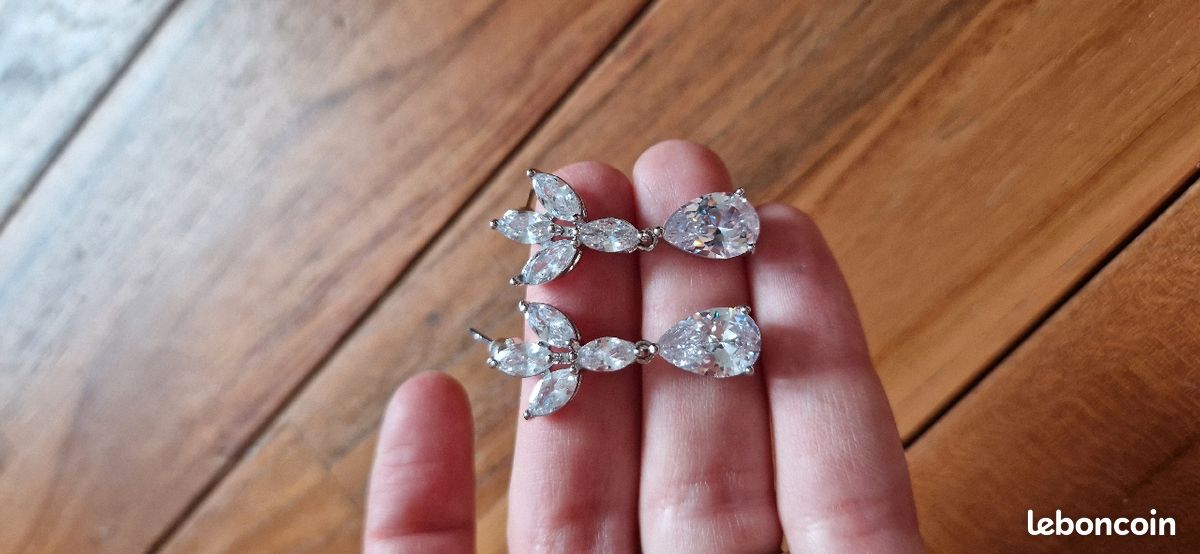 Boucles d'oreilles en cristaux neuves (image 4)