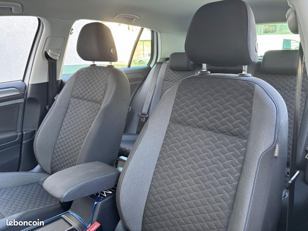 Volkswagen golf 1.5tsi 130ch - connect evo - dsg7 - carplay - digital (image 18)