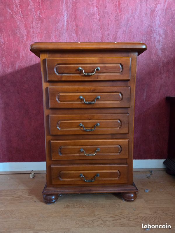 Commode (image 1)