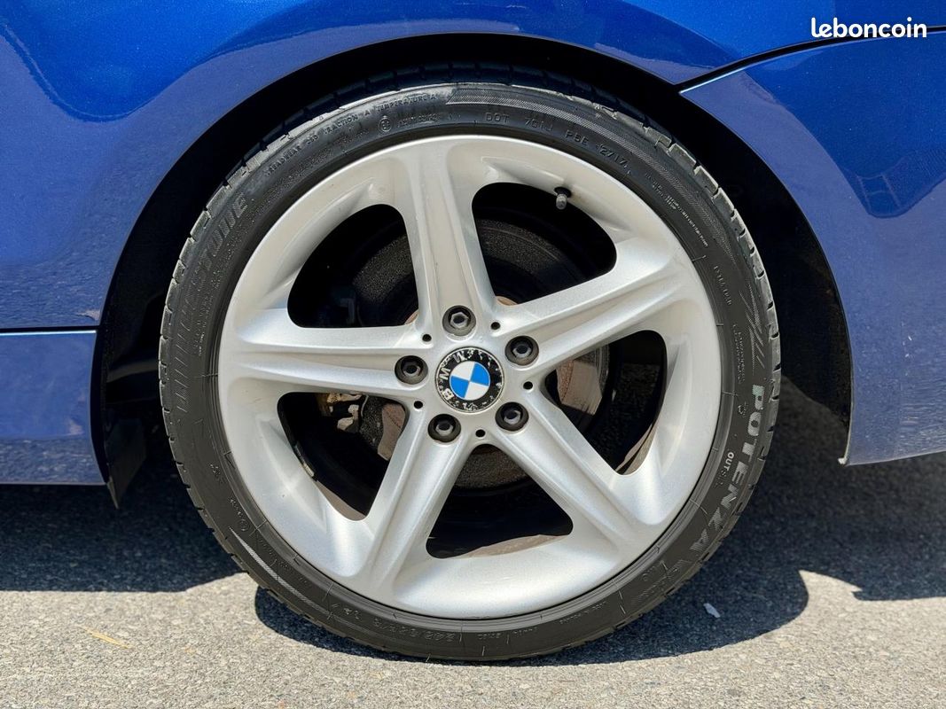 BMW SéRIE 1 COUPé 125i 3.0L 6 cylindres - Boîte manuelle - Montego Blue (image 32)