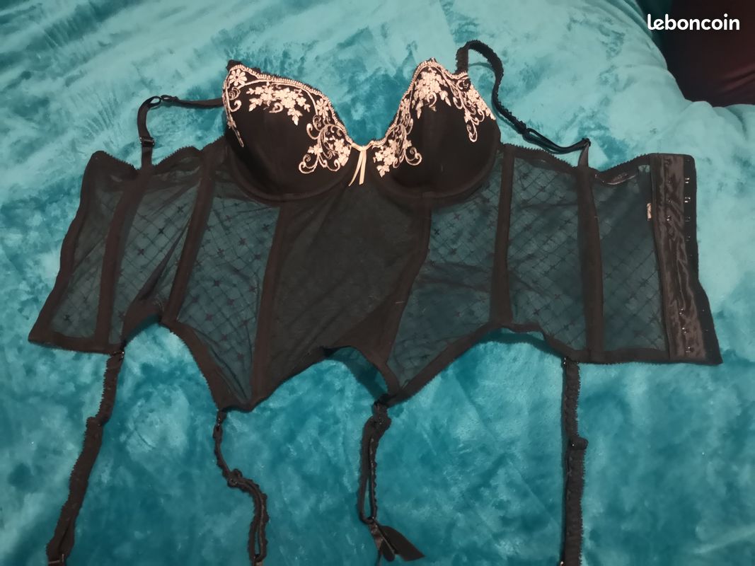 Guépière noire dentelle et detail rose etam 90C neuve (image 2)