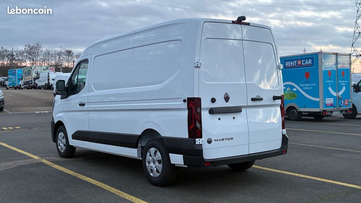 Renault Master L2H2 Extra 3T5 Blue dCi 170 Auto - Leasing (image 2)