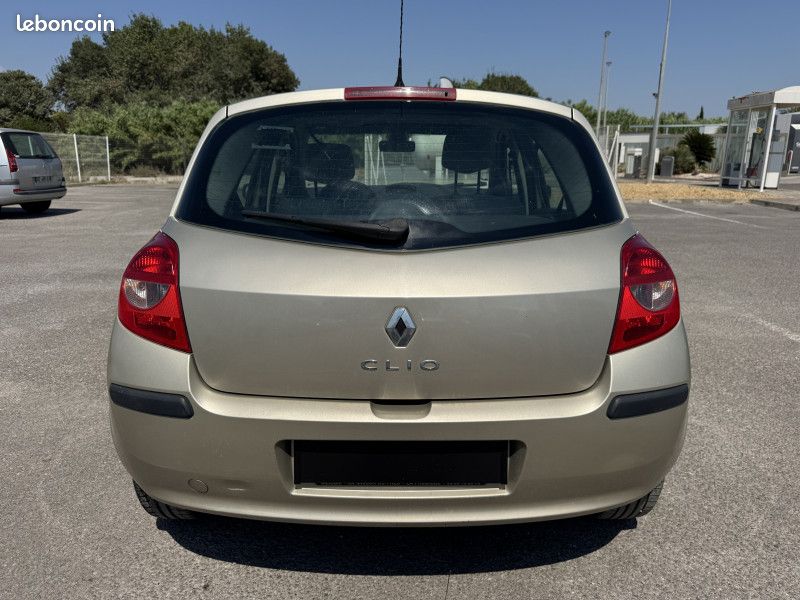 Renault CLIO III 1.5 DCI 85CH DYNAMIQUE 5P (image 4)