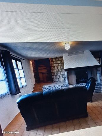 Maison en pierre avec local commercial