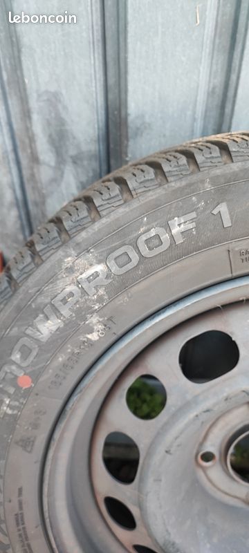 Pneu neige 185/65 R15 (image 1)