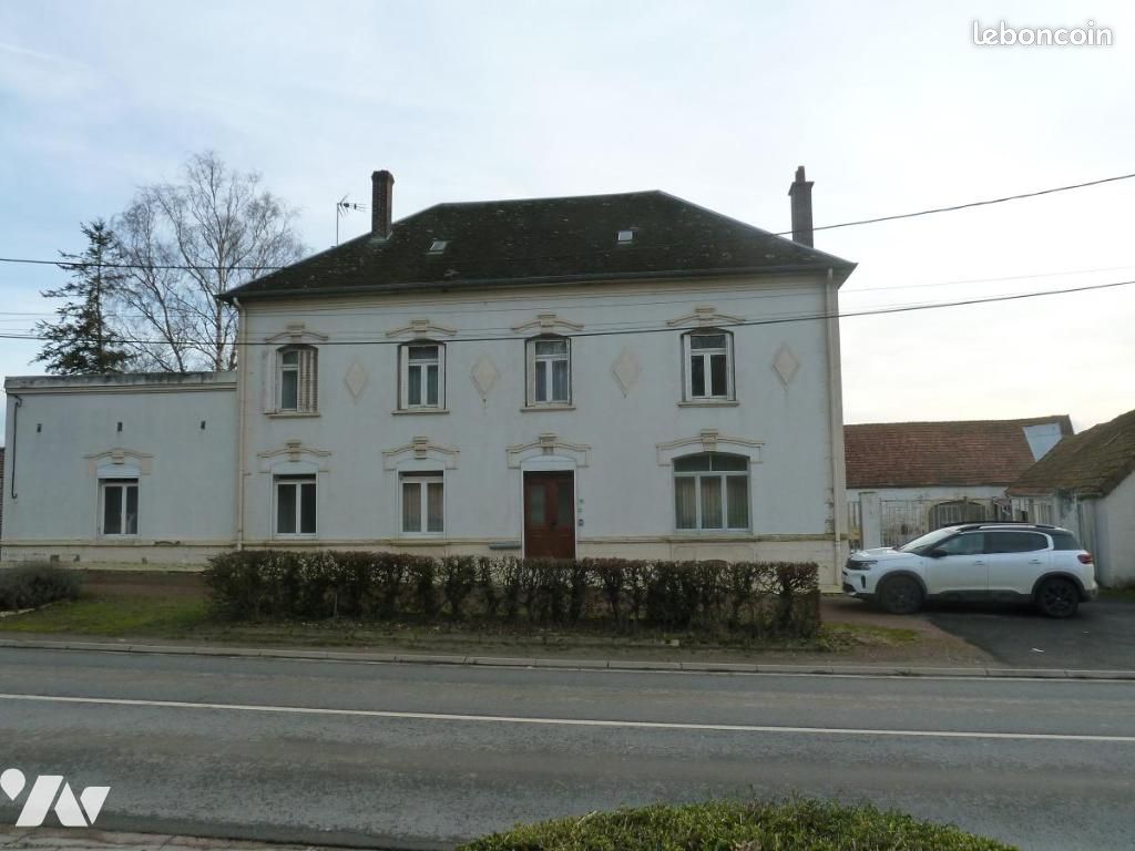 Maison 8 pièces 244 m² · à Fins · 244 m² · 156 300 €