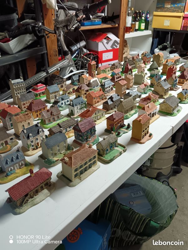 Lot De Maisons De Collection – Miniatures Diverses – Occasion