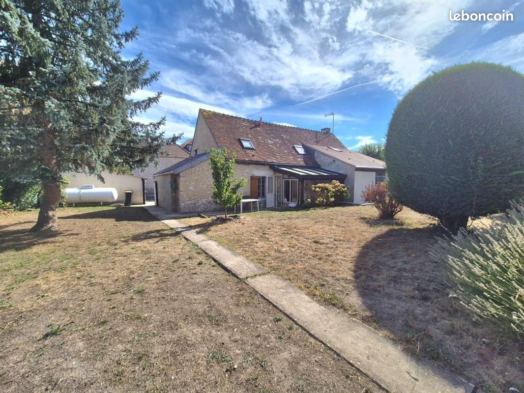 Maison 5 pièces 108 m² · à Chenoise-Cucharmoy · 108 m² · 215 000 €