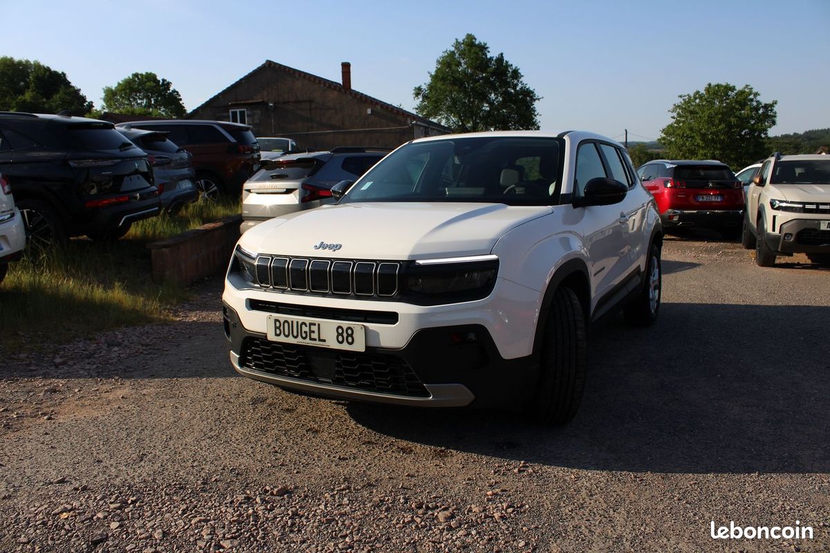 Jeep AVENGER ALTITUDE 100 CV 1L2 TURBO BOITE 6V ABS CAMÉRA GRAND GPS 3D BLUETOOTH AUDIO JBL (image 4)