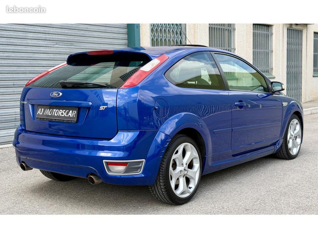 FORD FOCUS ST 2.5 225Ch MK2- Toit ouvrant - xénons - Première main (image 7)