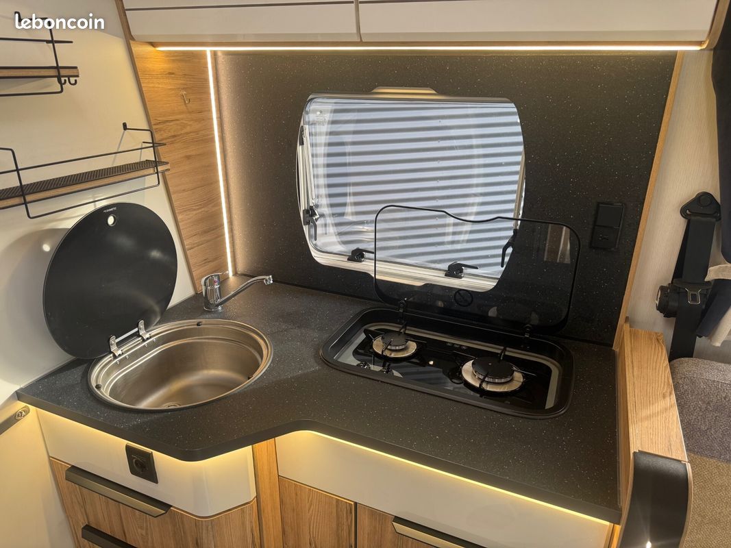 đ Camping-car profilĂ© BAVARIA T 696 D NOMADE â Occasion â 16 493 km - TrĂšs bien Ă©quipĂ© (image 4)