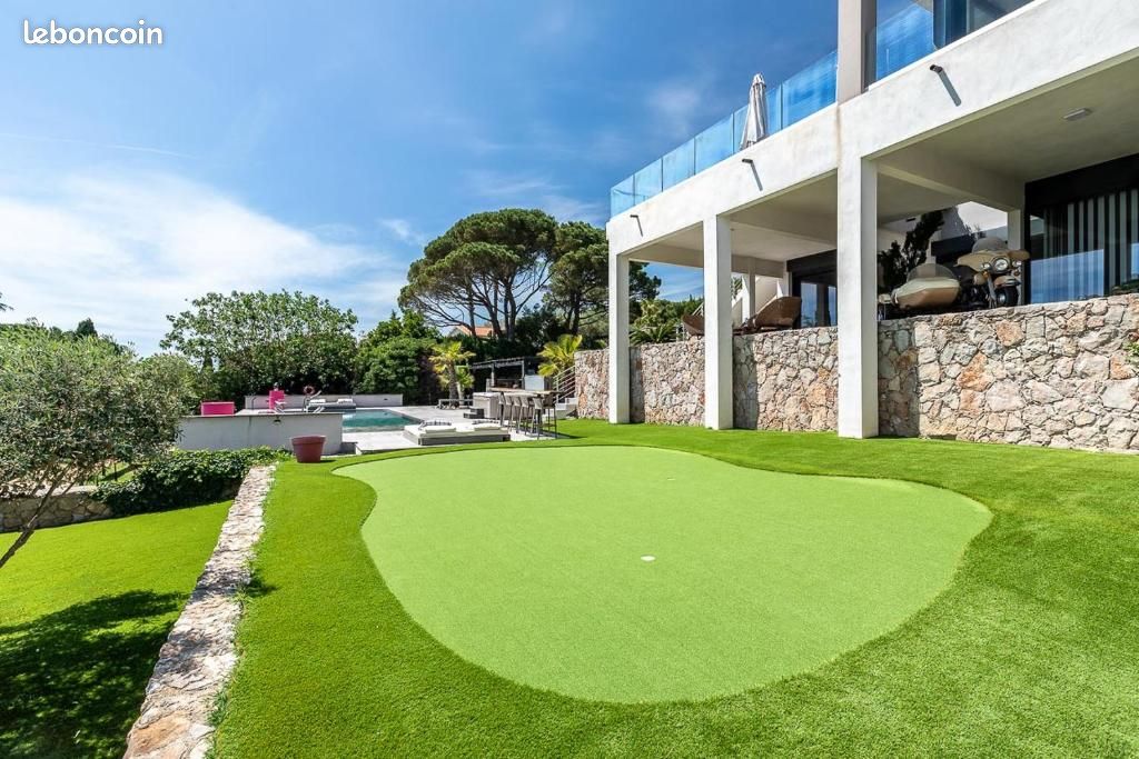 Escapade contemporaine avec confort aquatique (image 1)