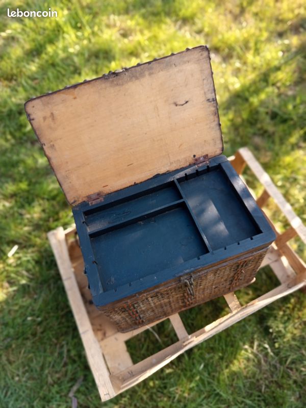 Ancienne Boîte D'attache En Bois Pour Pêche Sur Glace - Fait Main - Primitif - Occasion