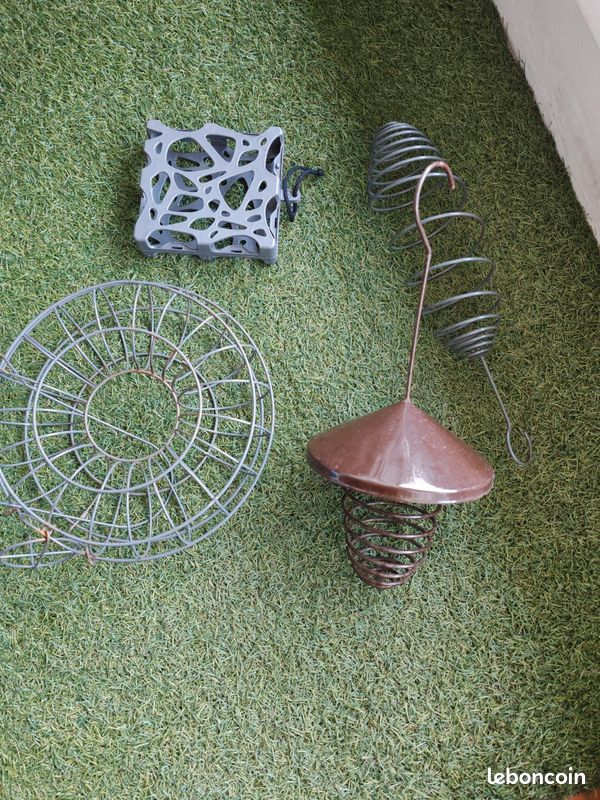 Lot 4 distributeurs graines pour oiseaux (image 1)