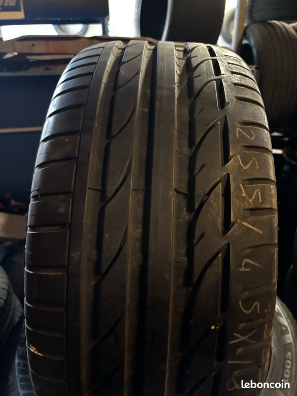 Vend pneus 255/45/18 99Y (image 1)