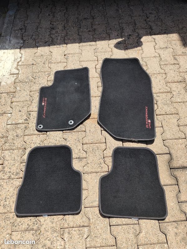 Tapis de voiture DS performance line (image 1)