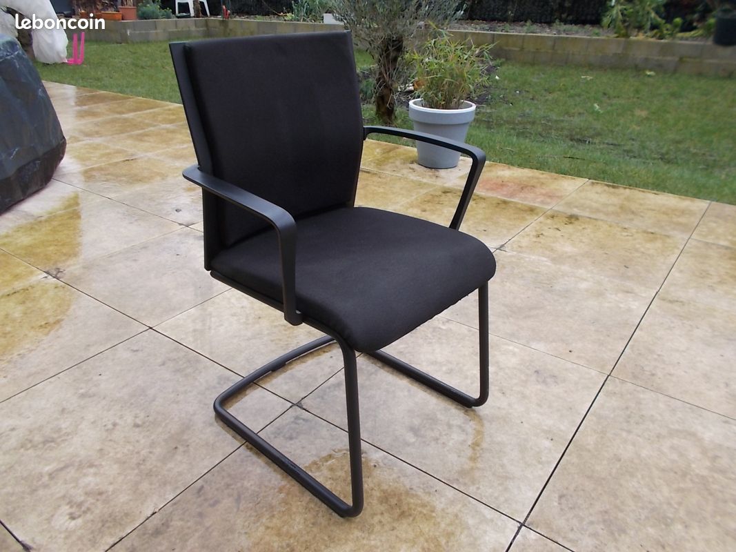 4 fauteuils en tissu noir (image 1)