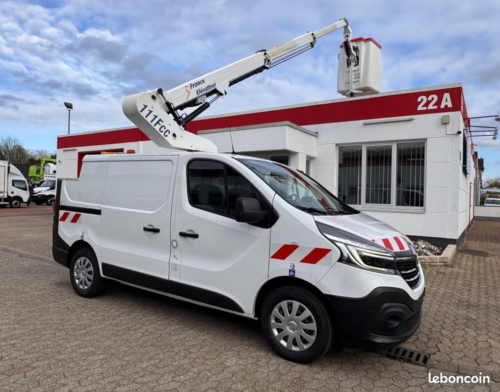 Affaire trafic nacelle dci 115 hauteur 10,5m 59900 kms 18900 1 er main (image 1)