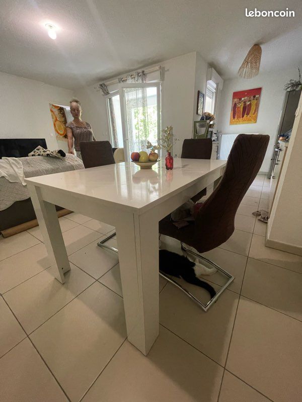 Table à manger blanche extensible (image 4)