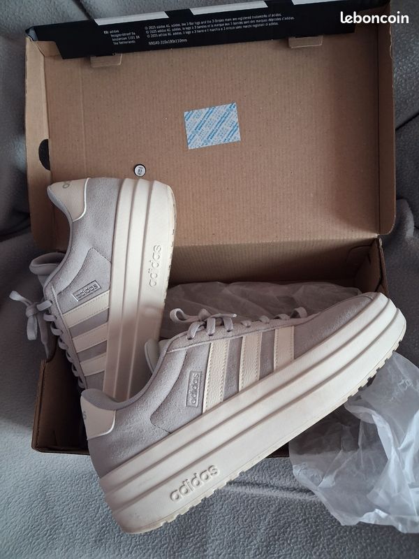 Baskets ADIDAS _ CHAUSSURES ETAT NEUF (image 9)