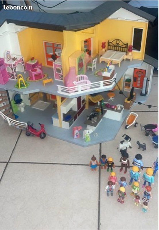 Maison playmobil + accessoires (image 1)