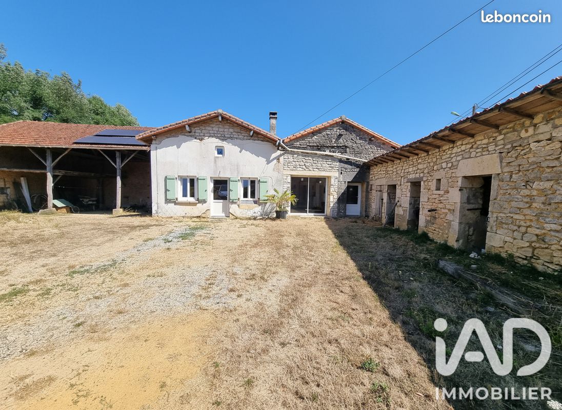 Maison 3 pièces 75 m² · à Genouillé · 75 m² · 89 900 €