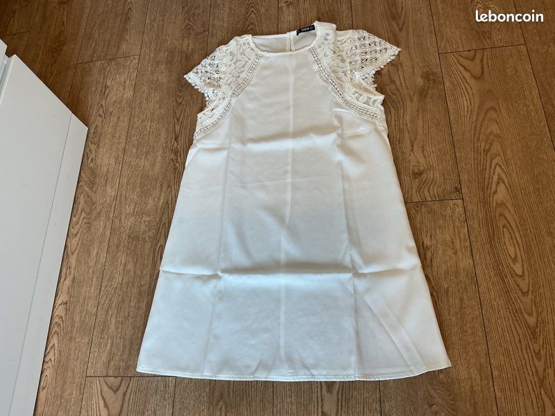 Robe courte dos nu blanche en lin cintrée - Excus Paris