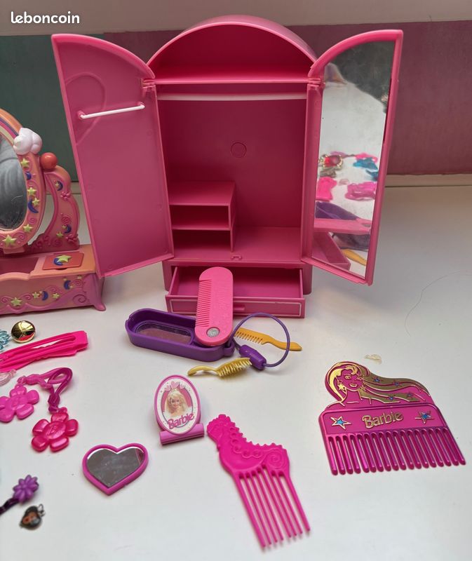 Coffret Armoire Coiffeuse Barbie Vintage 1990 Avec Table, Peigne Et Accessoires