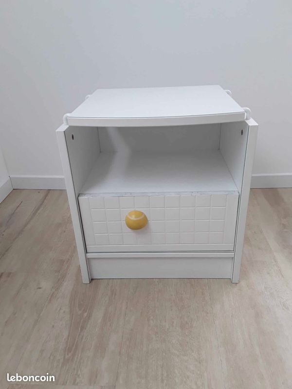 Vend armoire + 1 chevet enfant GAUTIER (image 1)