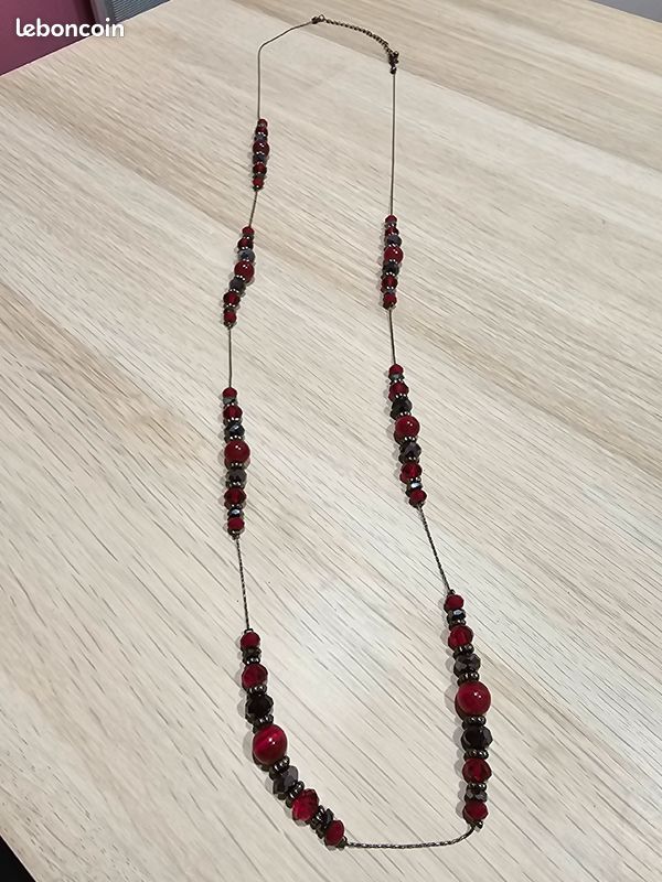 Sautoir rouge (image 1)