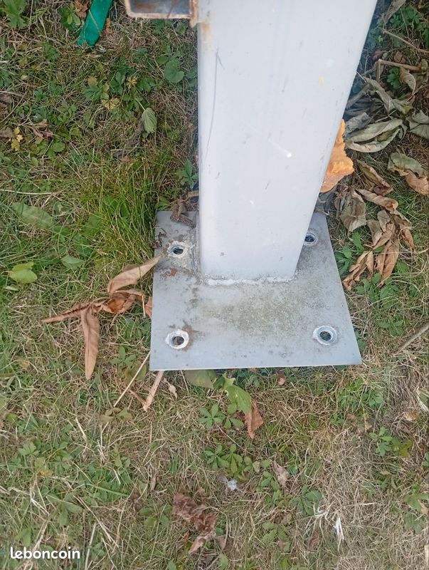 Poteau carré avec platine 2m 10cm largueur (image 4)
