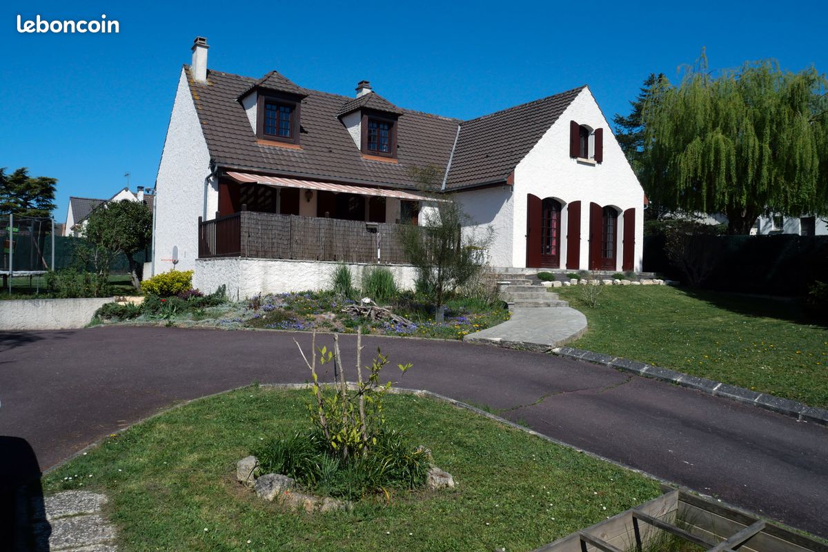 Maison 8 pièces 142 m² · à Maule · 142 m² · 475 000 €