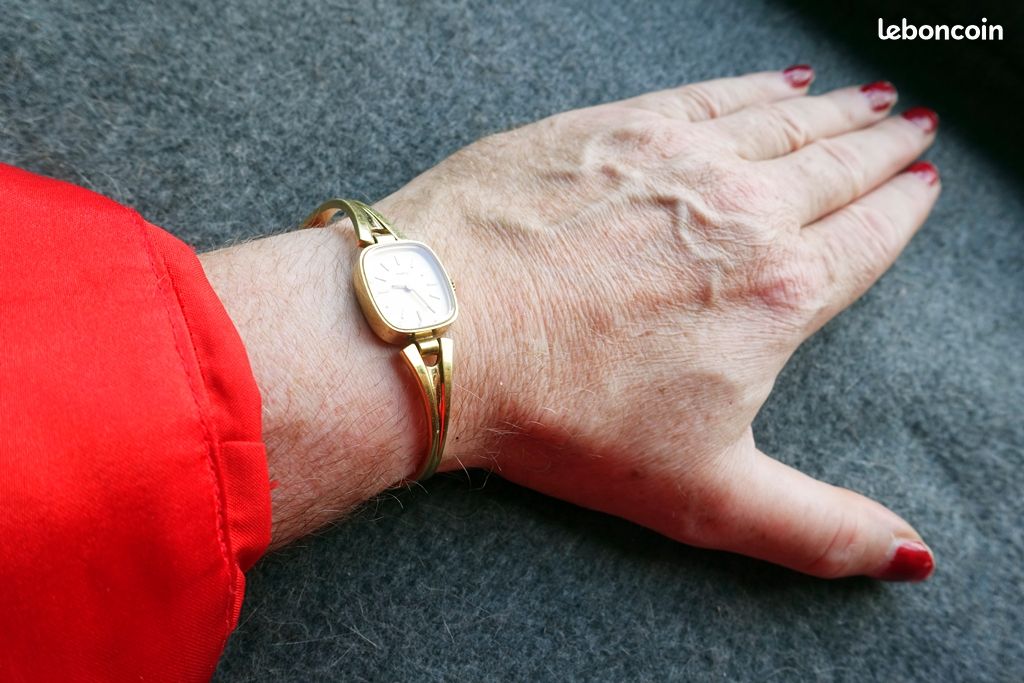 29 Montre Femme Maty jonc dorée vintage Montres Bijoux