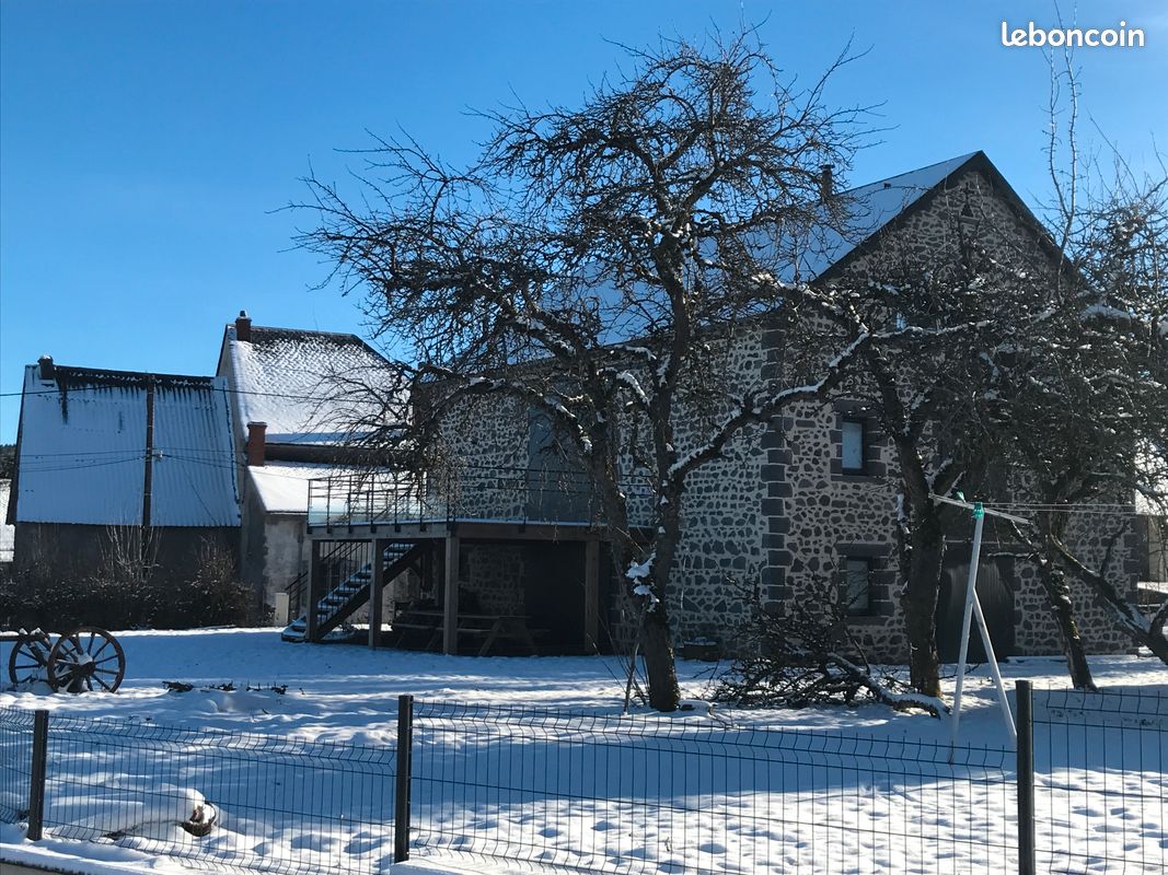 Gite Grange Saint Martin - 8 personnes - 4 épis - entre le massif du Sancy et les volcans d'Auvergne - En famille ou entre amis, pour deux nuits, un long week-end ou une semaine (image 2)