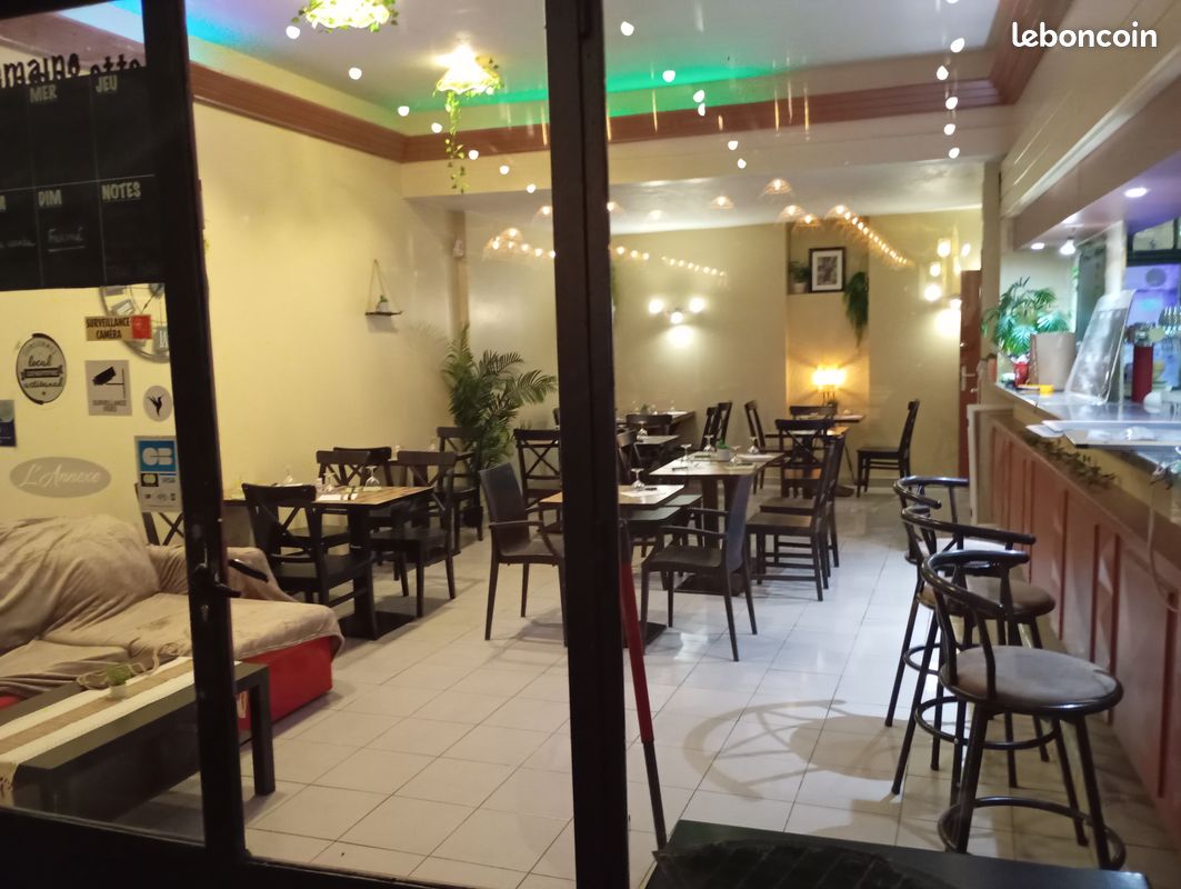 Restaurant bar (image 1)