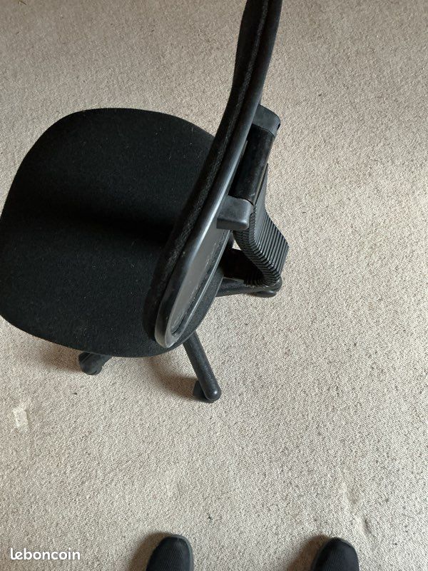 Chaise de bureau pivotante (image 3)