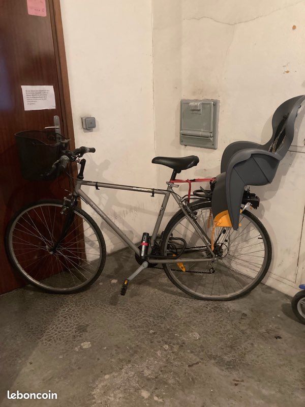 Vélo VTT avec siège enfant (image 1)