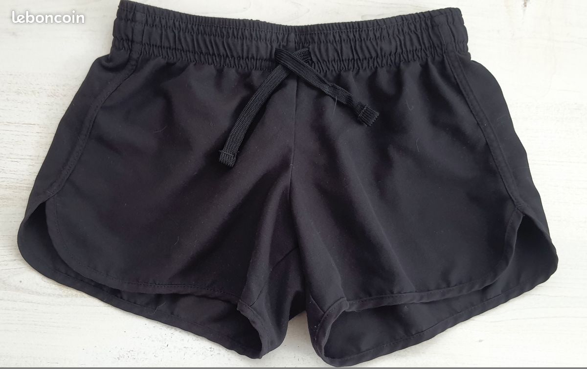 Short DECATHLON fille sport noir 7/8 ans Sport Plein air