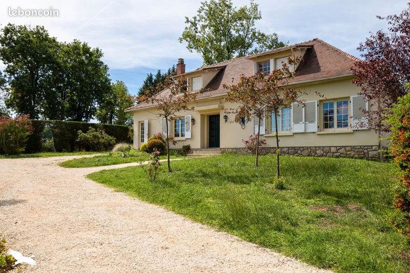 Maison 4 pièces 230 m² · à Varetz · 230 m² · 262 400 €